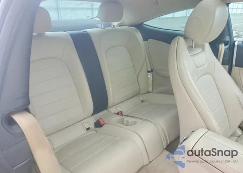 2017 Mercedes-Benz C 300 z USA, uszkodzony, nr VIN WDDWJ4JB0HF420919